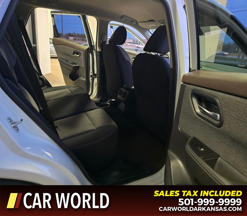 Nissan Rogue Vehicle Full-screen Gallery Image 12