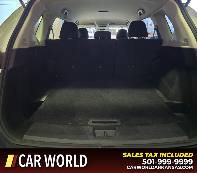 Nissan Rogue Vehicle Full-screen Gallery Image 13