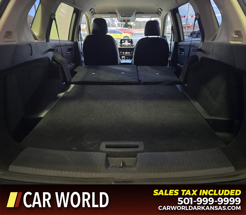 Nissan Rogue Vehicle Full-screen Gallery Image 14