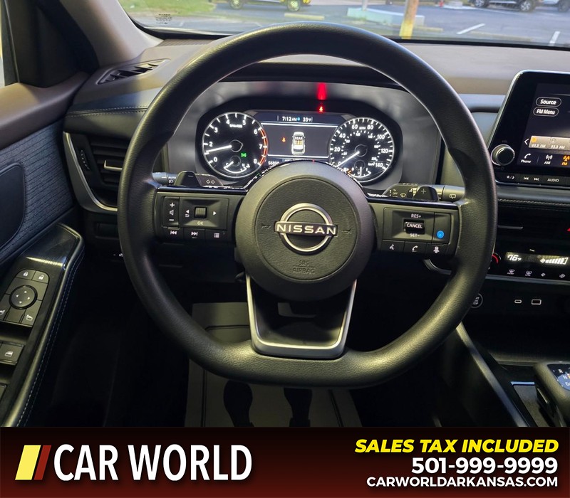 Nissan Rogue Vehicle Full-screen Gallery Image 15