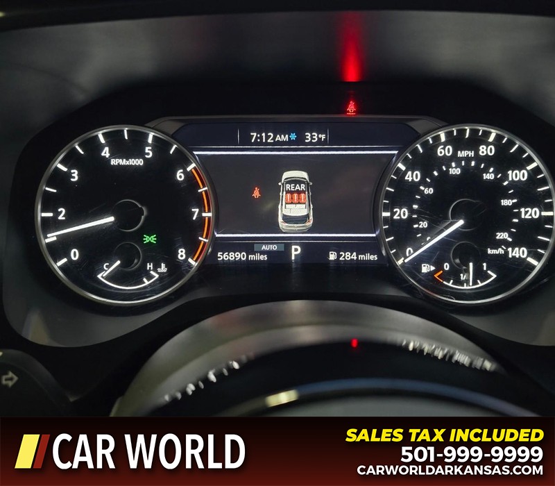 Nissan Rogue Vehicle Full-screen Gallery Image 17