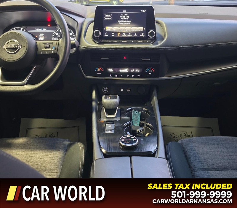 Nissan Rogue Vehicle Full-screen Gallery Image 18