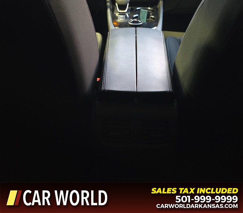 Nissan Rogue Vehicle Full-screen Gallery Image 19