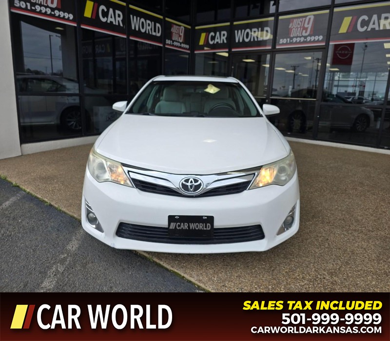 Toyota Camry Vehicle Full-screen Gallery Image 2