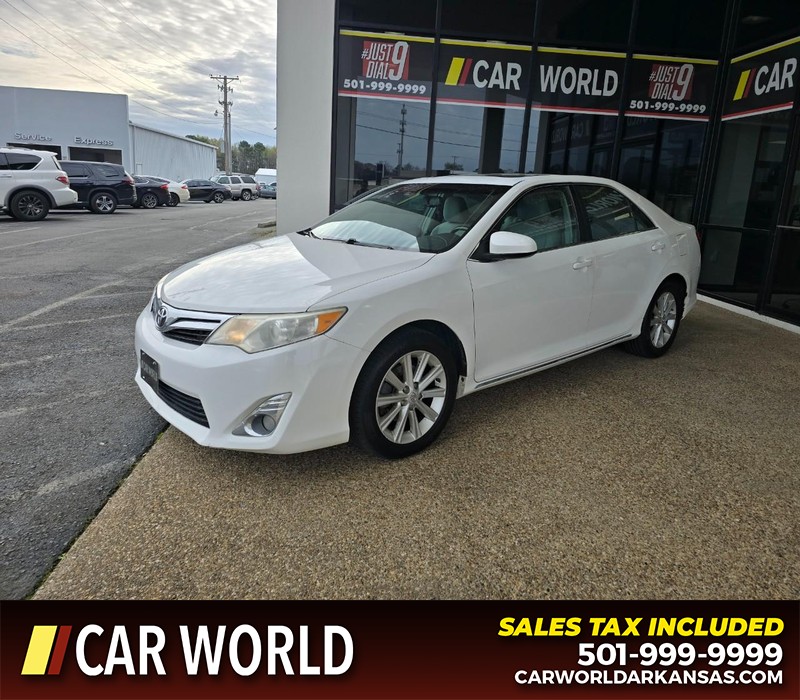 Toyota Camry Vehicle Full-screen Gallery Image 3