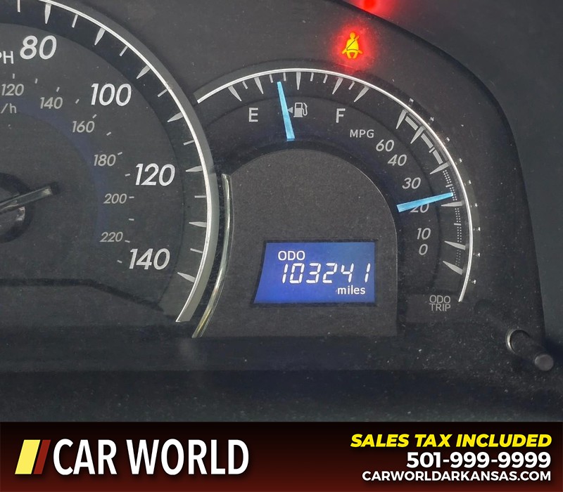 Toyota Camry Vehicle Full-screen Gallery Image 16