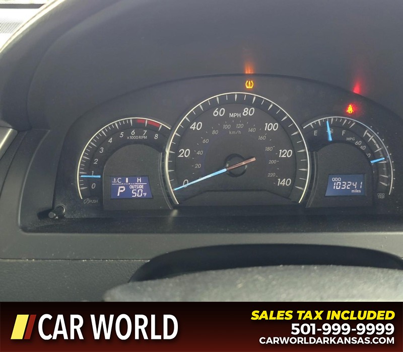 Toyota Camry Vehicle Full-screen Gallery Image 17