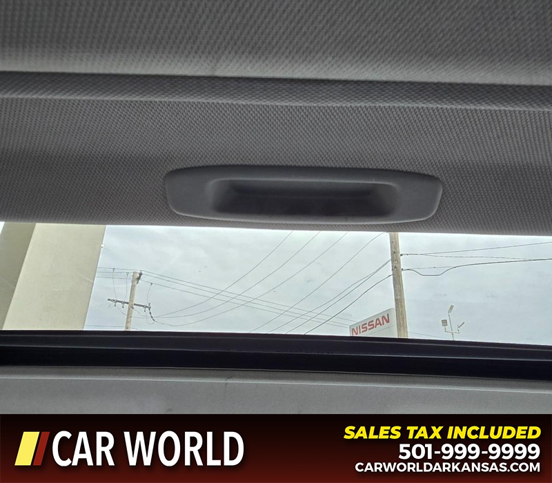 Toyota Camry Vehicle Full-screen Gallery Image 20