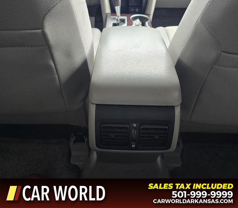 Toyota Camry Vehicle Full-screen Gallery Image 21