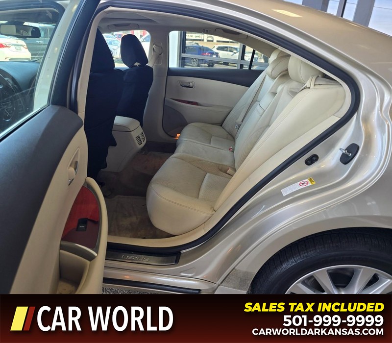 Lexus ES 350 Vehicle Full-screen Gallery Image 10