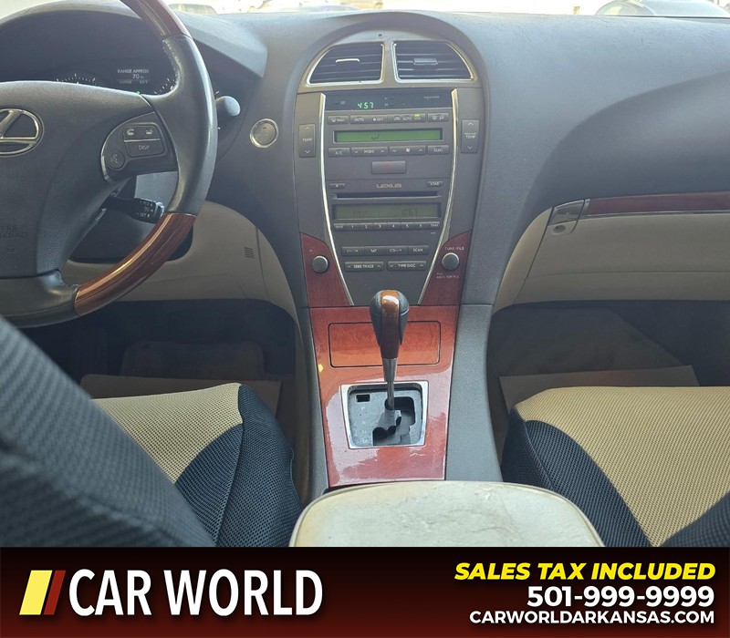 Lexus ES 350 Vehicle Full-screen Gallery Image 18