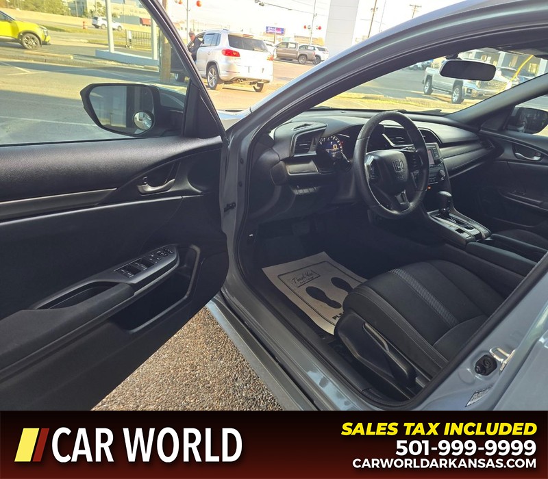 Honda Civic Hatchback Vehicle Full-screen Gallery Image 7