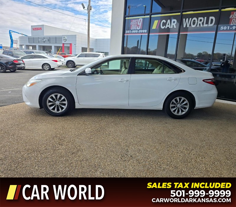 Toyota Camry Vehicle Full-screen Gallery Image 4