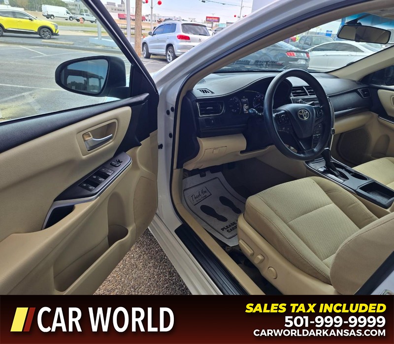 Toyota Camry Vehicle Full-screen Gallery Image 7