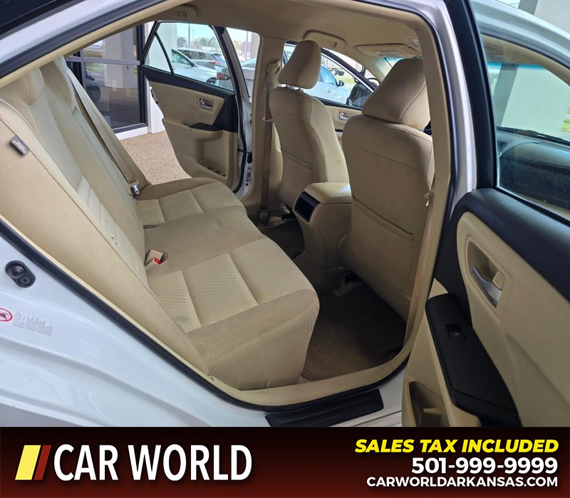 Toyota Camry Vehicle Full-screen Gallery Image 12