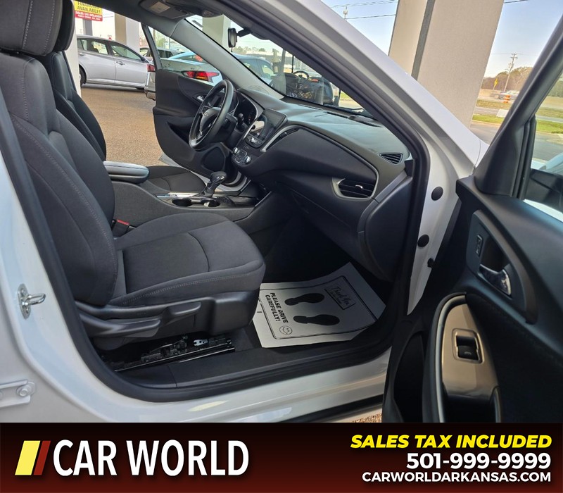 Chevrolet Malibu Vehicle Full-screen Gallery Image 11