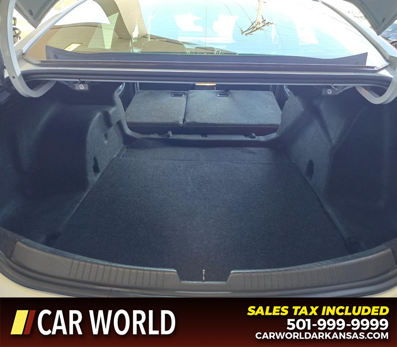 Chevrolet Malibu Vehicle Full-screen Gallery Image 14