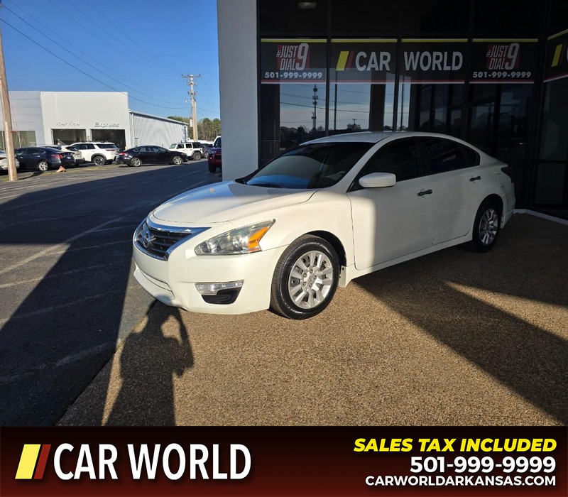 Nissan Altima Vehicle Full-screen Gallery Image 3