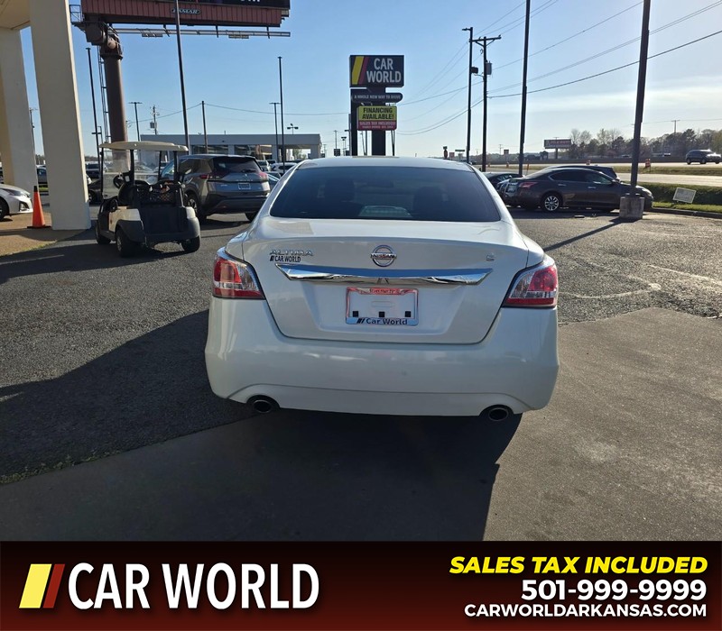 Nissan Altima Vehicle Full-screen Gallery Image 5