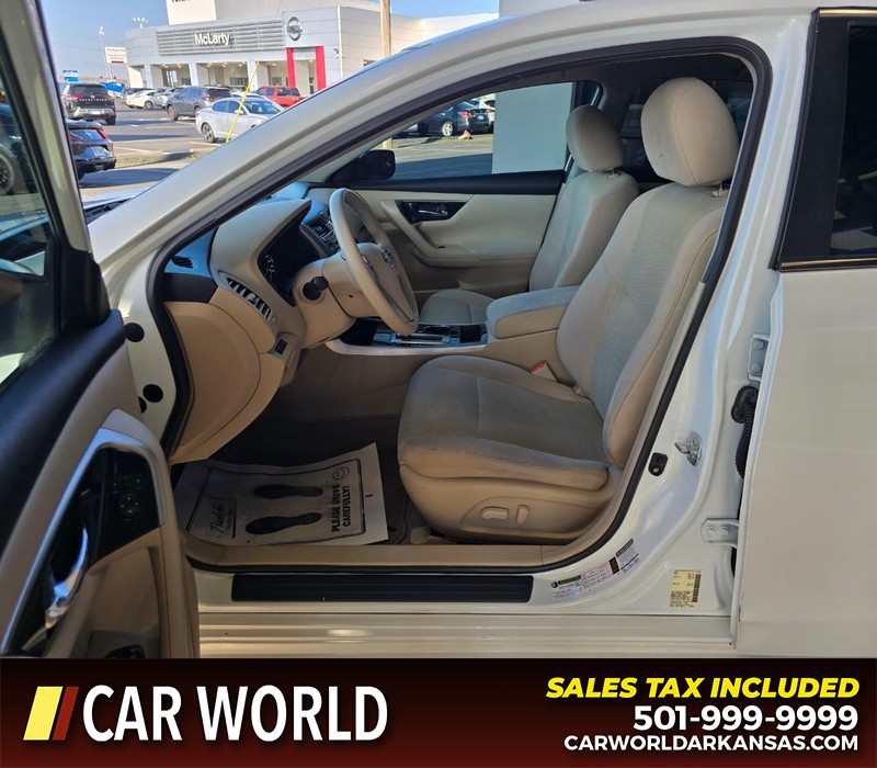 Nissan Altima Vehicle Full-screen Gallery Image 8