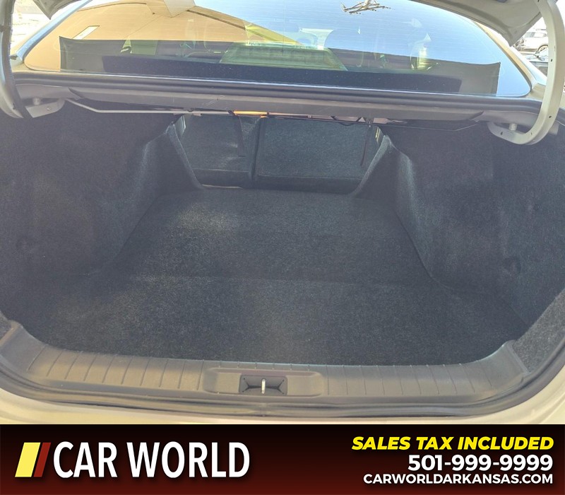 Nissan Altima Vehicle Full-screen Gallery Image 14