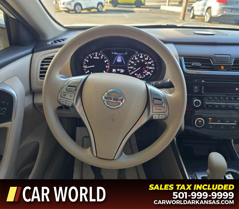 Nissan Altima Vehicle Full-screen Gallery Image 15