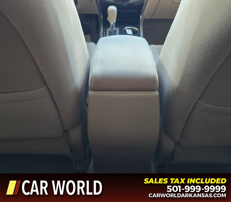 Nissan Altima Vehicle Full-screen Gallery Image 19