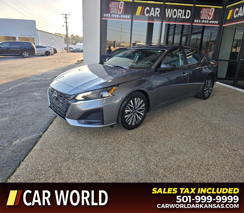 Nissan Altima Vehicle Full-screen Gallery Image 3