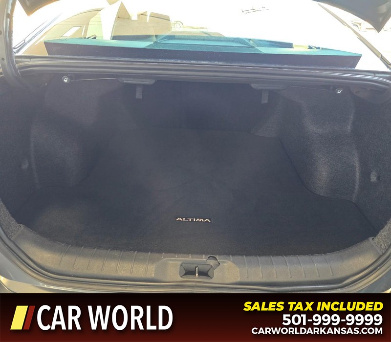 Nissan Altima Vehicle Full-screen Gallery Image 13