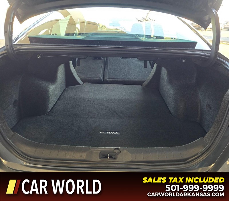Nissan Altima Vehicle Full-screen Gallery Image 14
