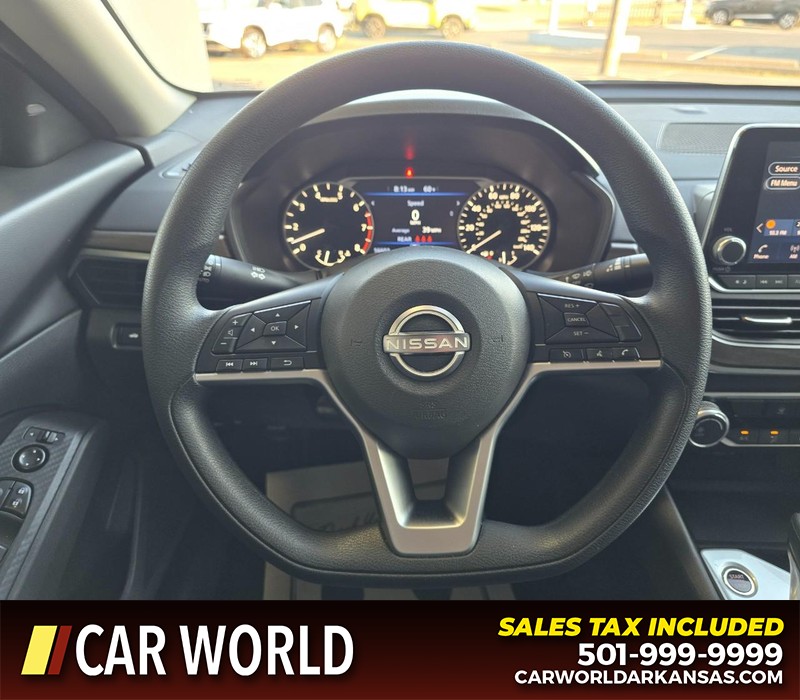 Nissan Altima Vehicle Full-screen Gallery Image 15