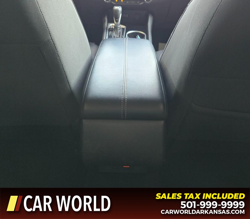 Nissan Altima Vehicle Full-screen Gallery Image 19