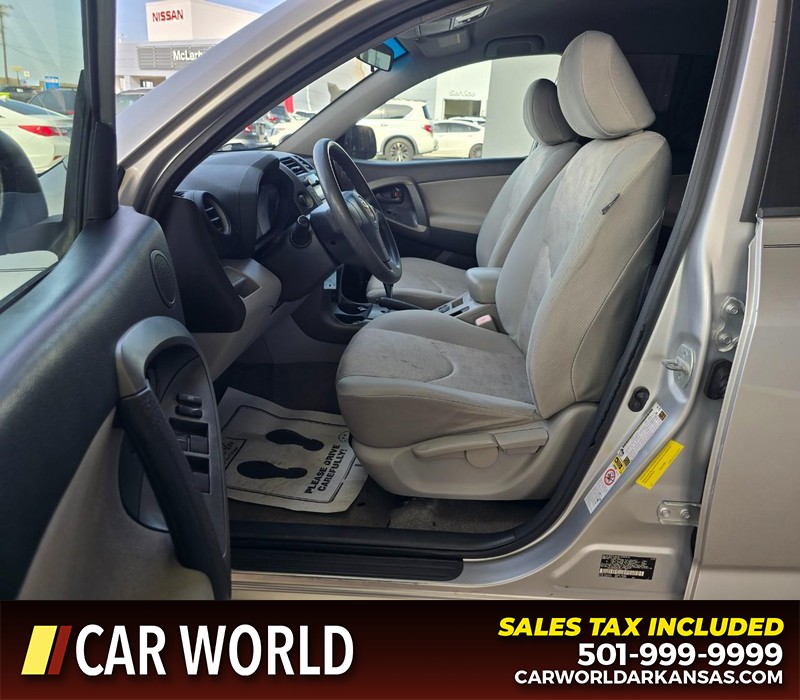 Toyota RAV4 Vehicle Full-screen Gallery Image 8