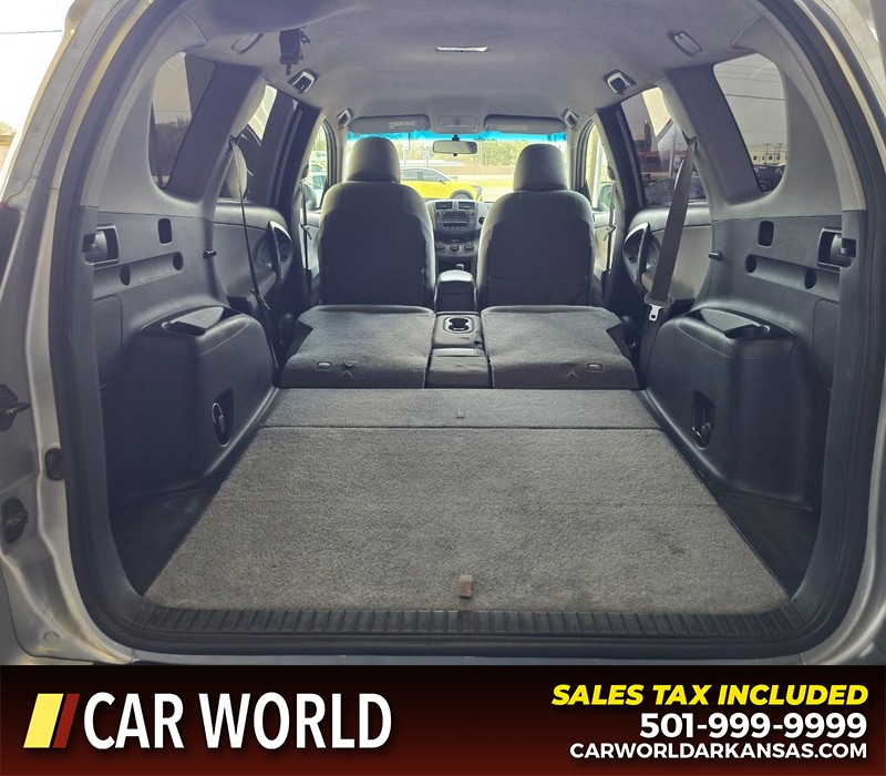 Toyota RAV4 Vehicle Full-screen Gallery Image 14