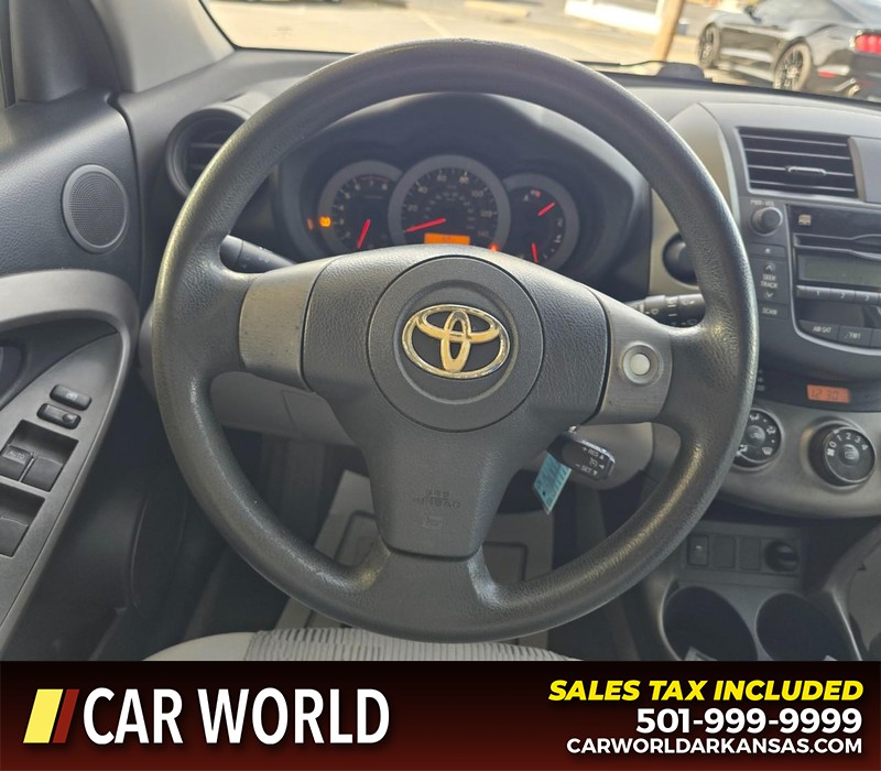 Toyota RAV4 Vehicle Full-screen Gallery Image 15