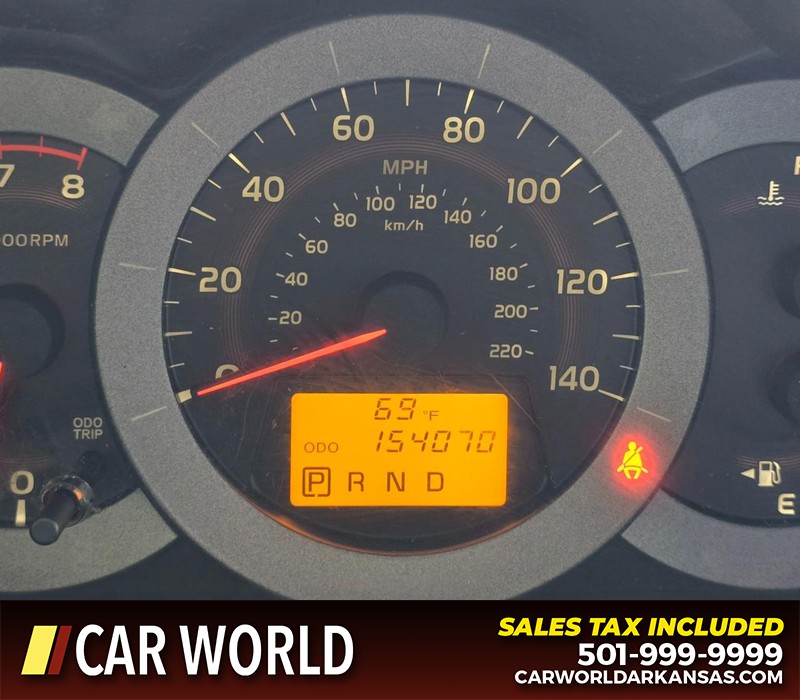 Toyota RAV4 Vehicle Full-screen Gallery Image 16