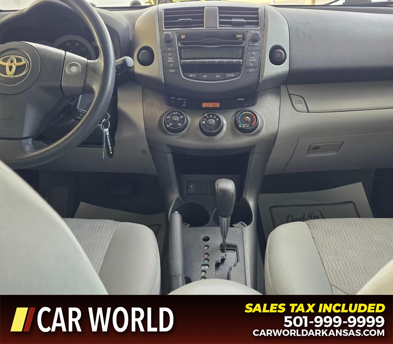 Toyota RAV4 Vehicle Full-screen Gallery Image 18