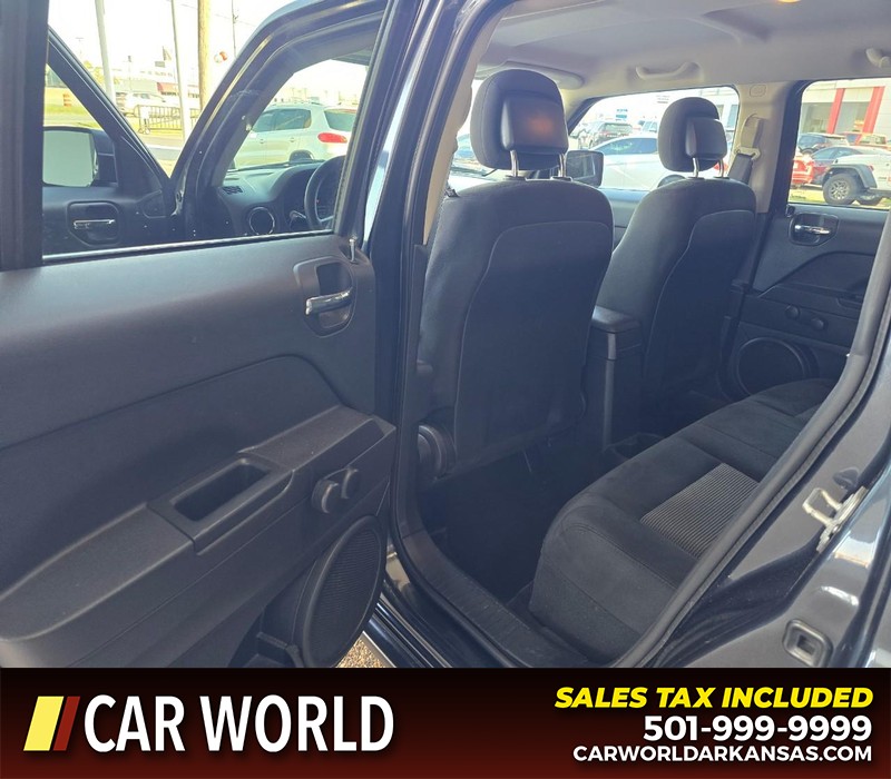 Jeep Patriot Vehicle Full-screen Gallery Image 9