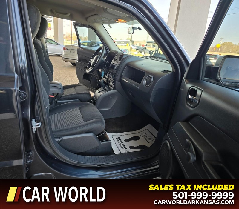 Jeep Patriot Vehicle Full-screen Gallery Image 11