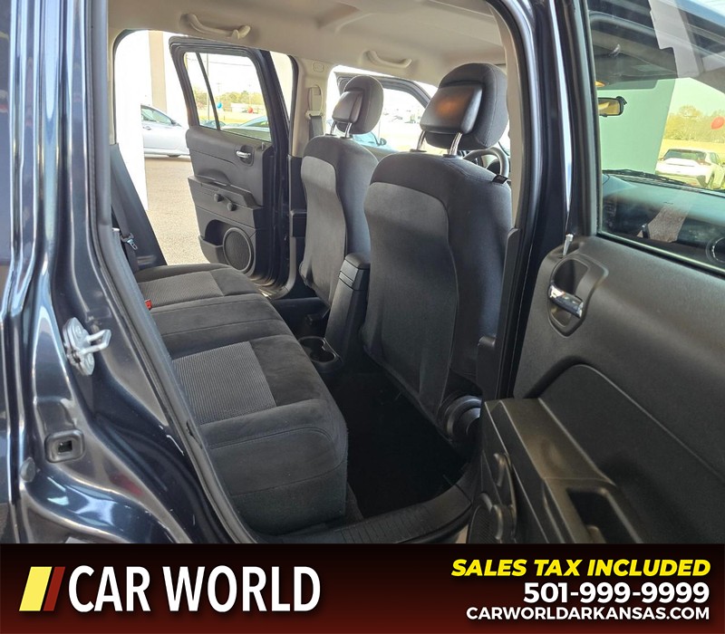 Jeep Patriot Vehicle Full-screen Gallery Image 12