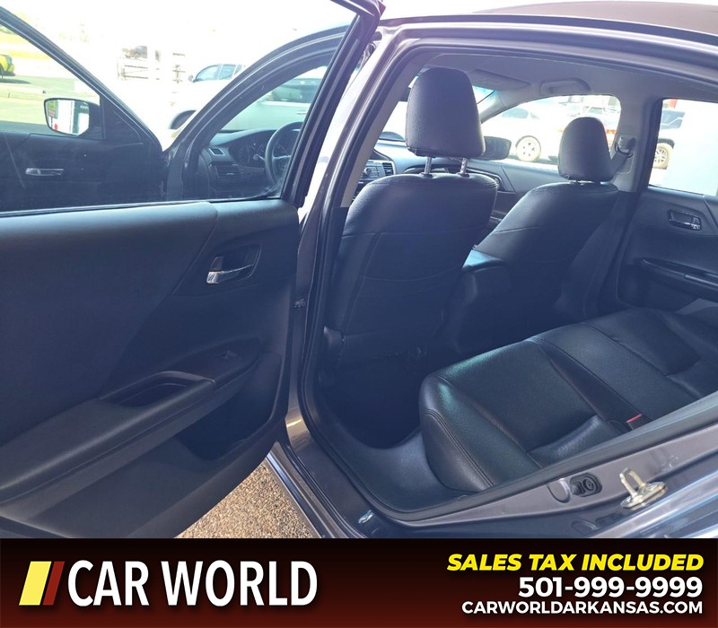 Honda Accord Sedan Vehicle Full-screen Gallery Image 9