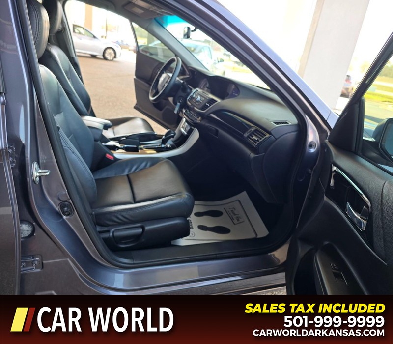 Honda Accord Sedan Vehicle Full-screen Gallery Image 11