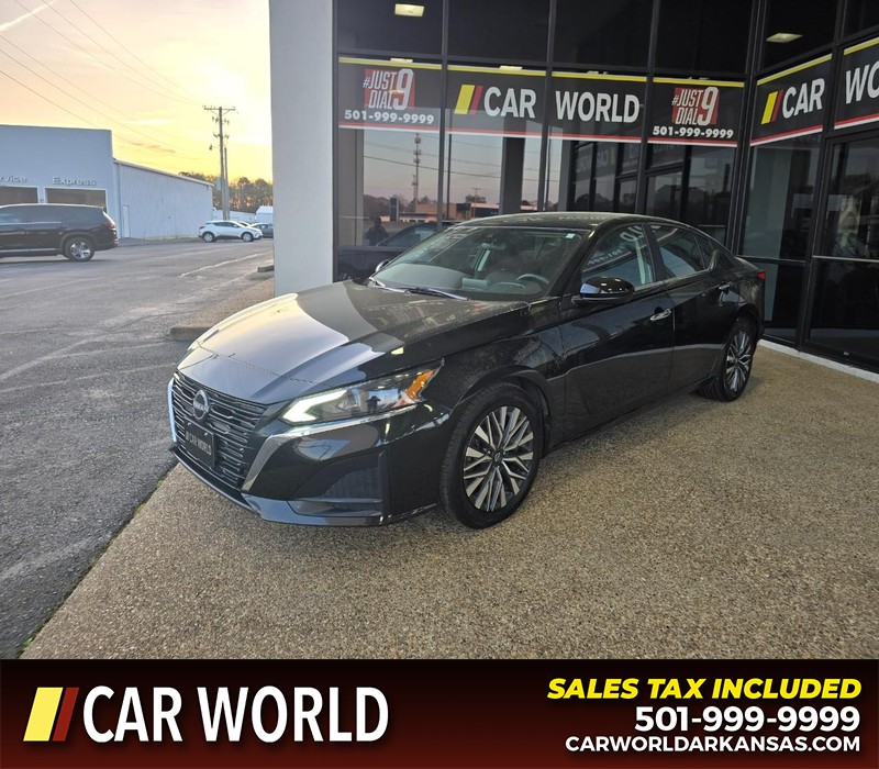 Nissan Altima Vehicle Full-screen Gallery Image 3