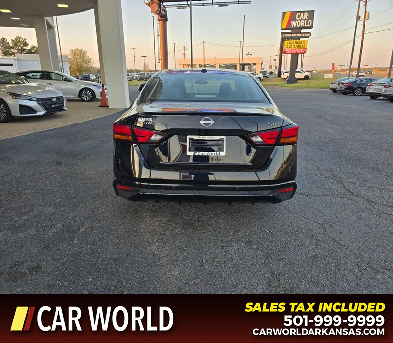 Nissan Altima Vehicle Full-screen Gallery Image 5