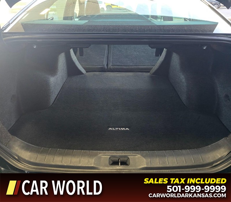 Nissan Altima Vehicle Full-screen Gallery Image 14