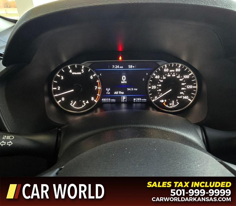 Nissan Altima Vehicle Full-screen Gallery Image 17