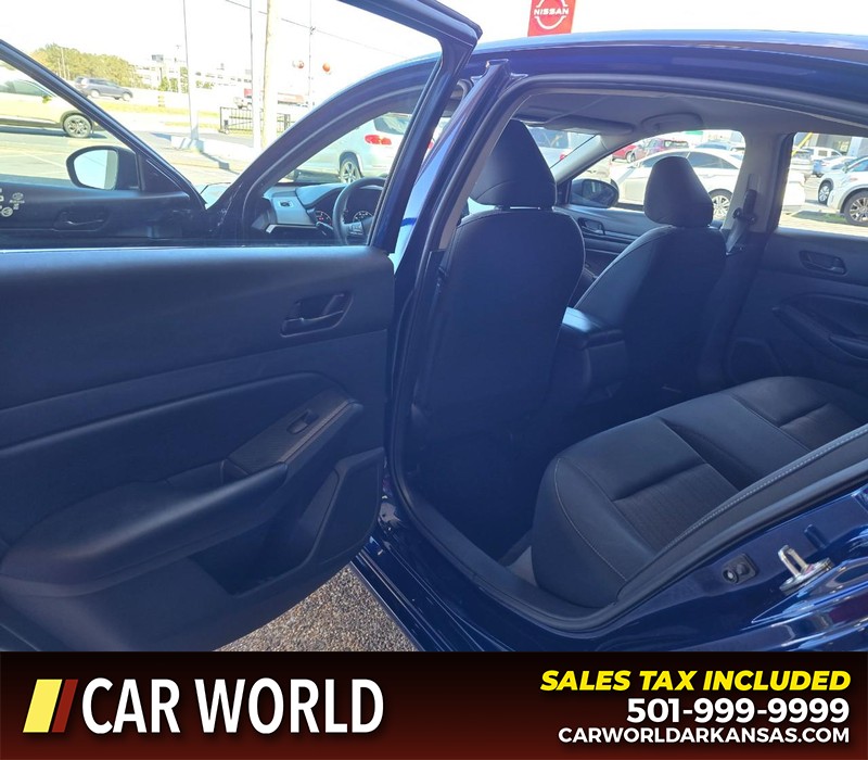 Nissan Altima Vehicle Full-screen Gallery Image 9