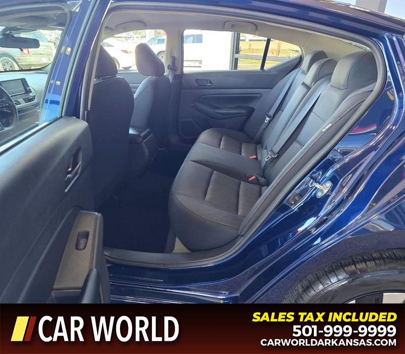 Nissan Altima Vehicle Full-screen Gallery Image 10