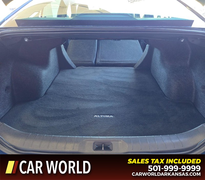 Nissan Altima Vehicle Full-screen Gallery Image 14