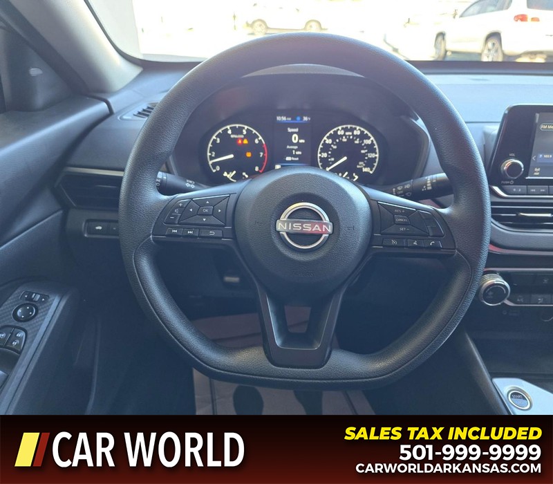 Nissan Altima Vehicle Full-screen Gallery Image 15